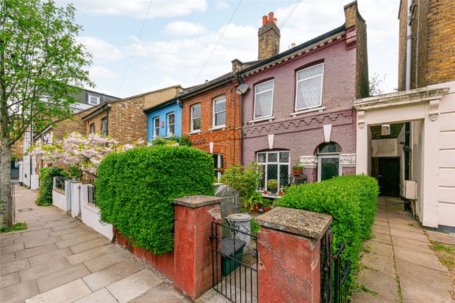 2 bed property, in Lambton Road, £825,000