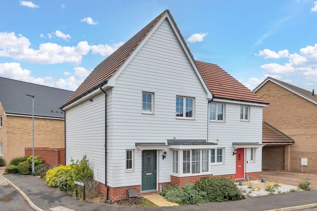 3 bed property, in Larch Way, £275,000