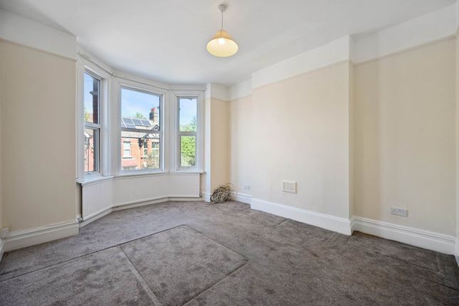 4 bed property, in Wotton Road, £435,000