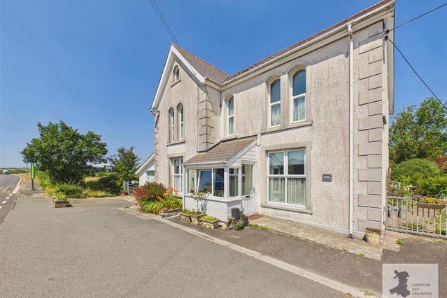 5 bed property, in Blaenannerch, £395,000