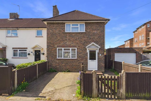 2 bed property, in Ambleside Avenue, £400,000