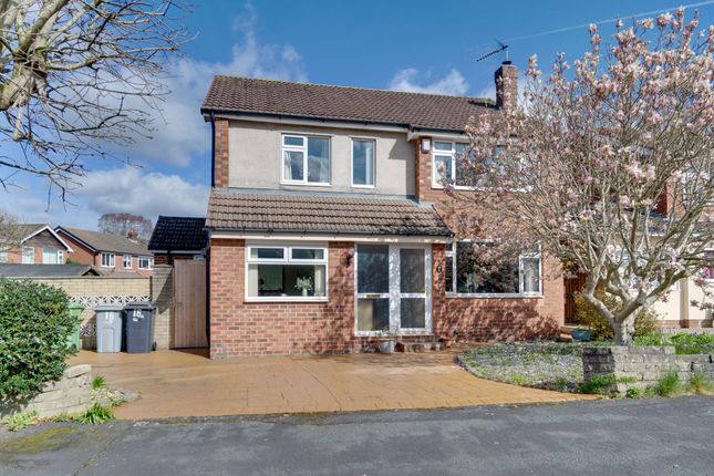 4 bed property, in Leamington Road, £425,000