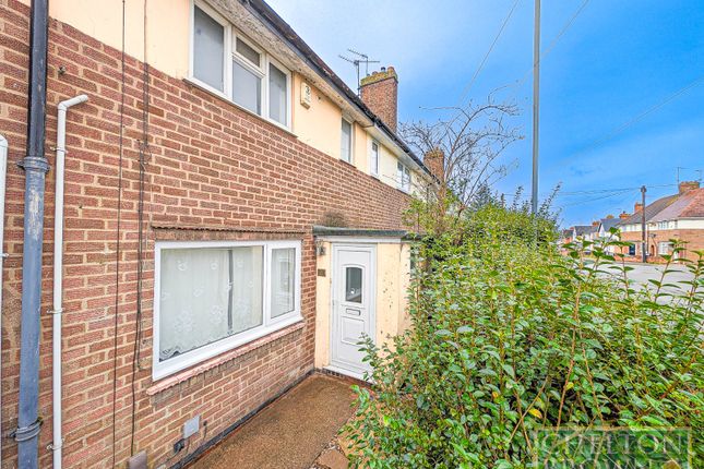 2 bed property, in Cranford Road, £175,000