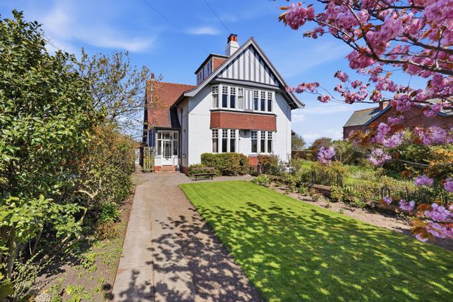 5 bed property, in Eastrigg, £585,000