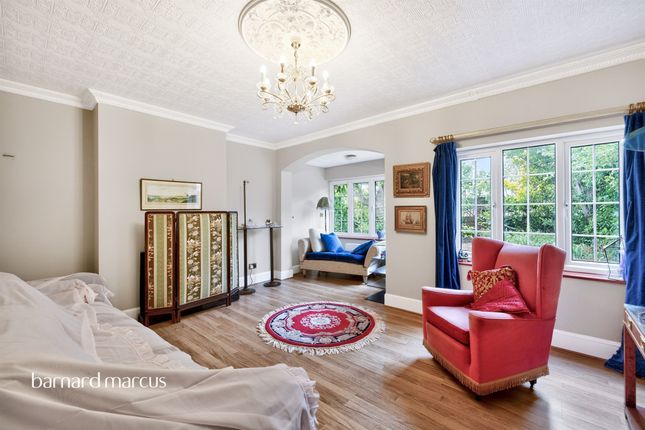 4 bed property, in Upper Richmond Road West, £1,350,000