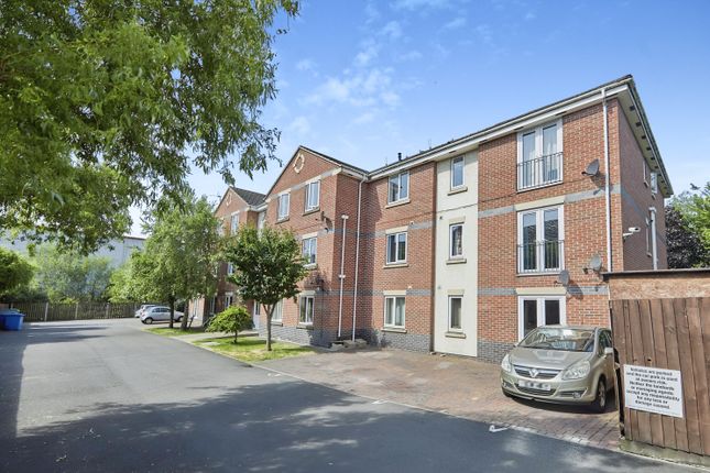 2 bed property, in Jackdaw Close, £121,500