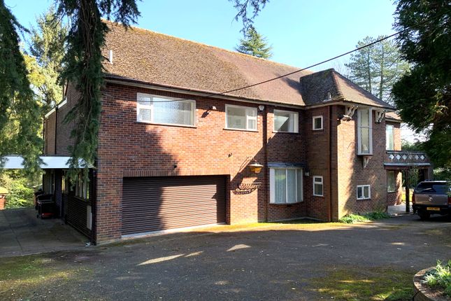 4 bed property, in Clay Lake, £1,000,000