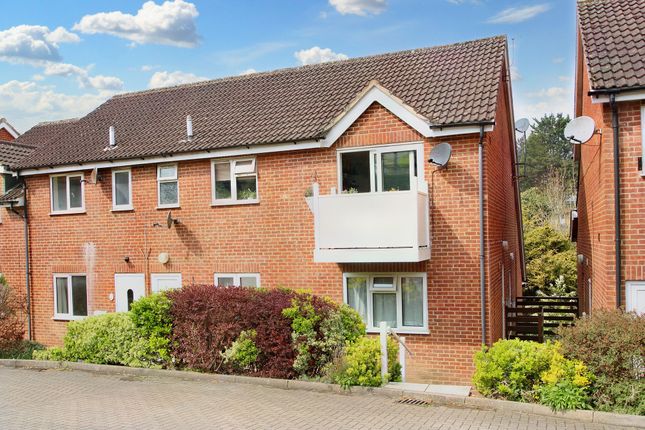 1 bed property, in Carrington Road, £189,950