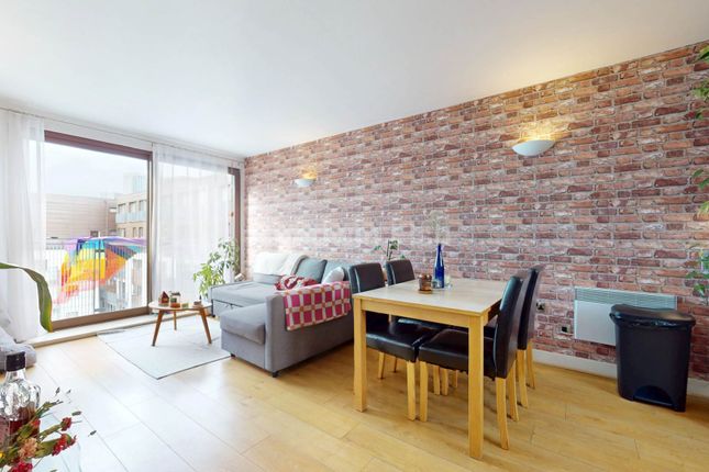 2 bed property, in Advent 3, £190,000