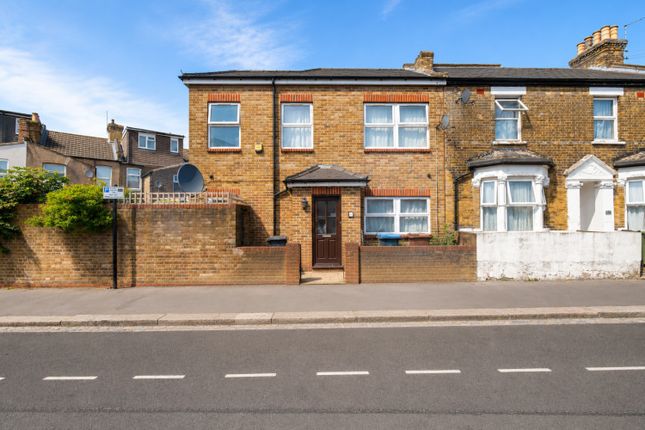 1 bed property, in Elsham Road, £325,000
