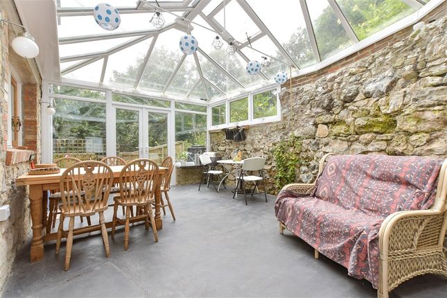3 bed property, in Apse Manor Road, £375,000
