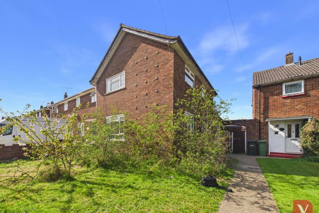 3 bed property, in Wodecroft Road, £240,000