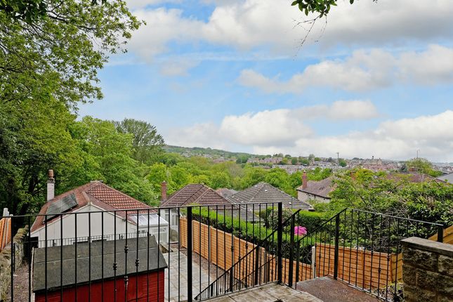 2 bed property, in Racker Way, £230,000