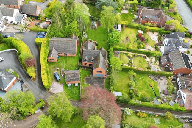 5 bed property, in Borrowcop Lane, £900,000
