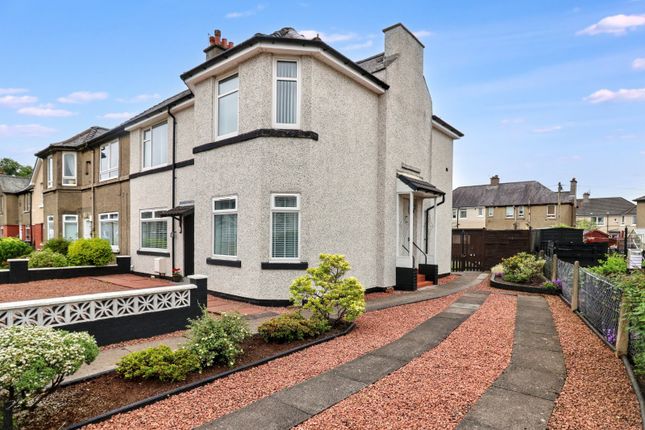 2 bed property, in Third Avenue, £110,000