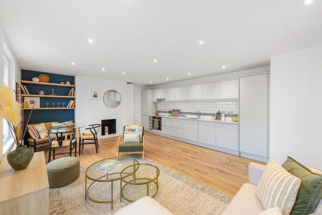 2 bed property, in Central Hill, £475,000