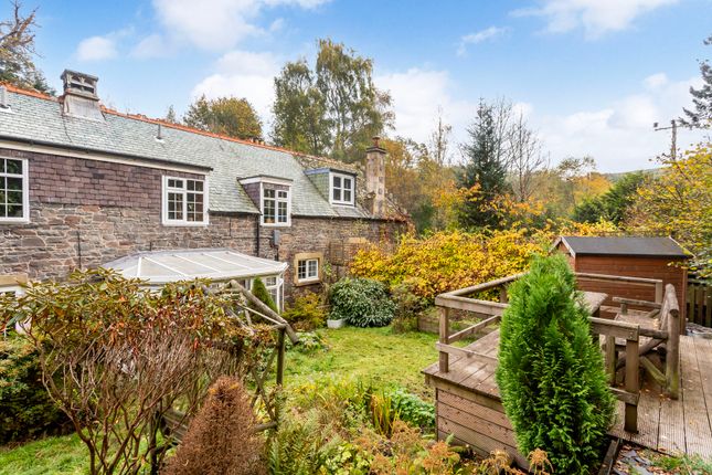 2 bed property, in 1 Cardrona Mews, £280,000
