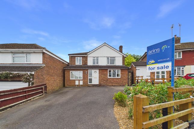 5 bed property, in Bowfell Close, £600,000