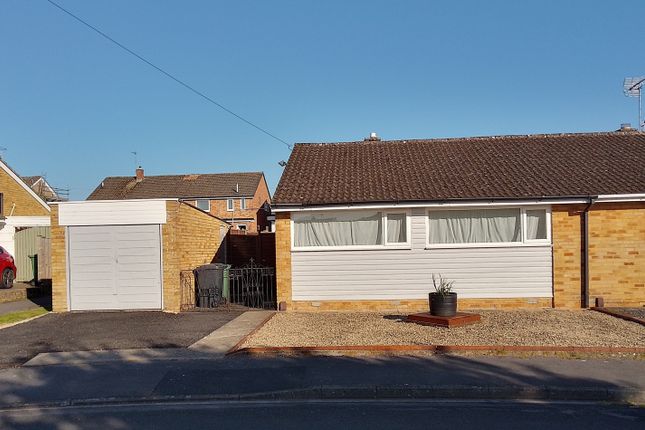 2 bed property, in Kennedy Close, £315,000