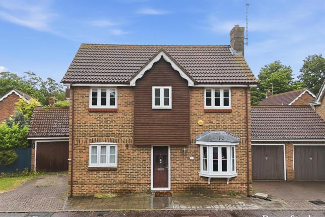 4 bed property, in Waltham Close, £775,000