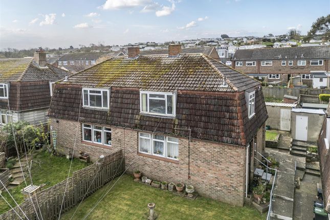 1 bed property, in Quarry Close, £50,000