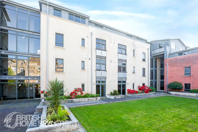 2 bed property, in Tresawya Drive, £200,000