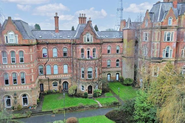 1 bed property, in Hine Hall, £40,000