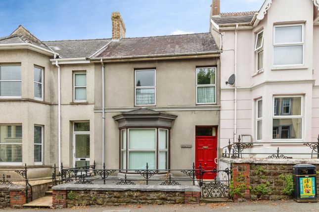 4 bed property, in Waterloo Terrace, £170,000