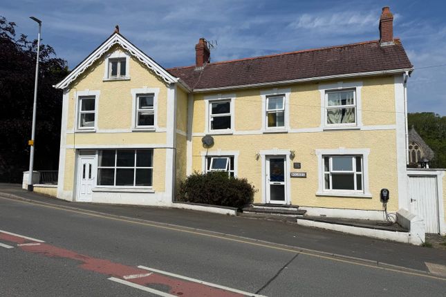 5 bed property, in Rectory Square, £350,000