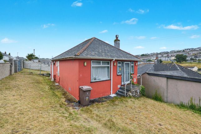 2 bed property, in Laira Park Road, £200,000