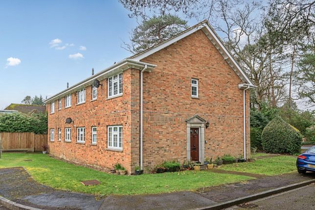 2 bed property, in Tithewood Close, £235,000