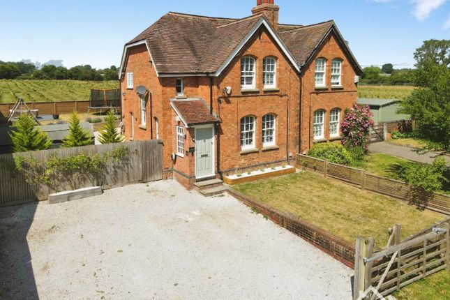 3 bed property, in Bond End, £525,000