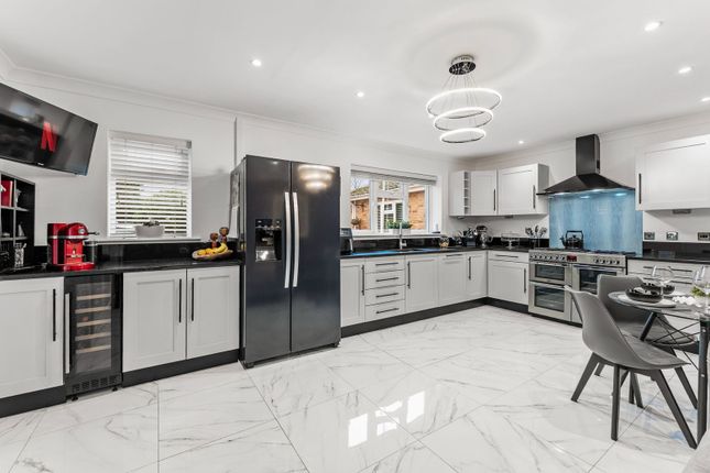 4 bed property, in Bridge Street, £500,000
