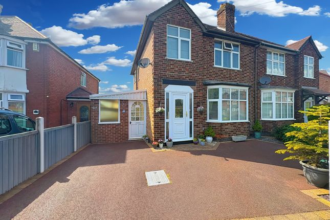 3 bed property, in Wyvern Avenue, £265,000