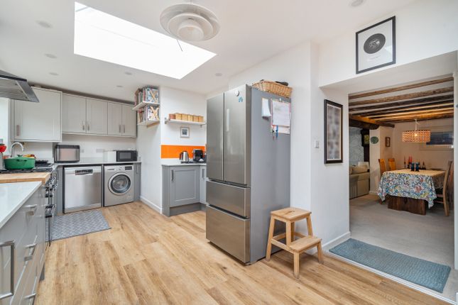 3 bed property, in Headway Cross Road, £370,000