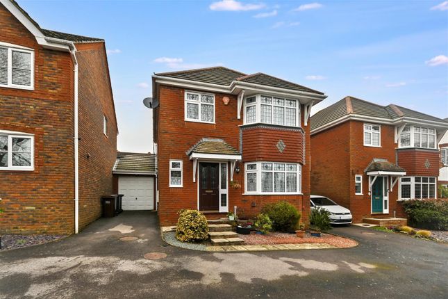 4 bed property, in Beaulieu Drive, £450,000