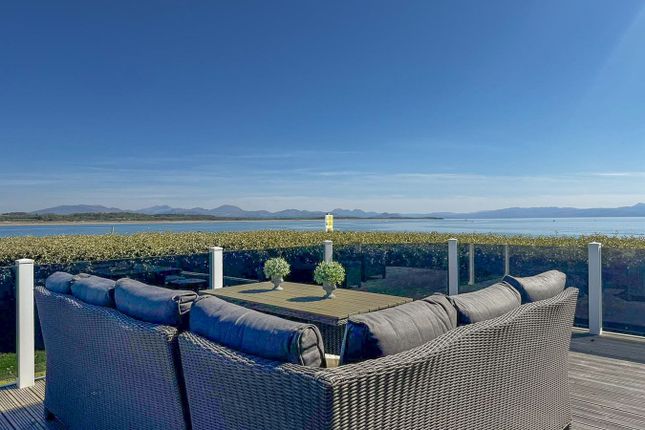 3 bed property, in Pwllheli LL53, £220,000
