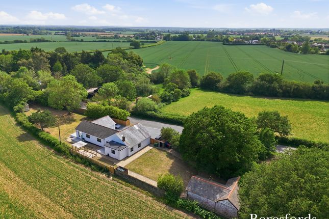 5 bed property, in Lanham Green, £975,000