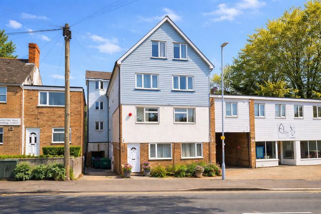 1 bed property, in Risborough Lane, £100,000