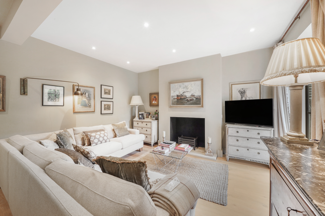 1 bed property, in Sterndale Road, £625,000