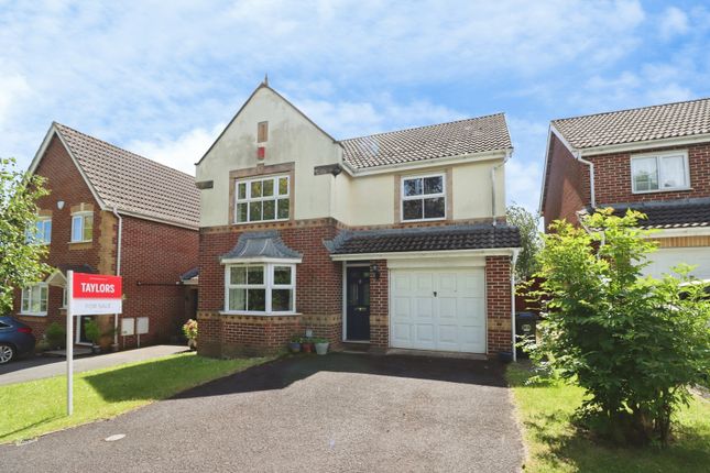 4 bed property, in Simmonds View, £500,000