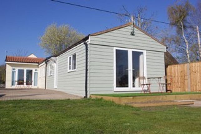3 bed property, in Fishpool, £225,000
