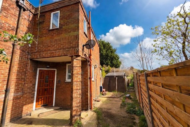 1 bed property, in 139 Heathfield Road, £140,000