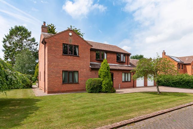 4 bed property, in Pear Tree Park, £525,000