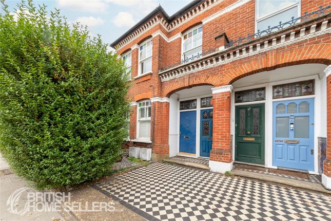3 bed property, in Tooting Bec Road, £525,000