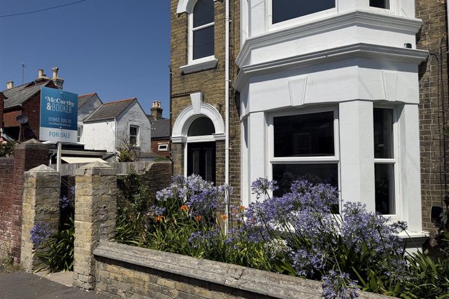 5 bed property, in LARGE CENTRAL COWES TOWNHOUSE - West Hill Road, £475,000
