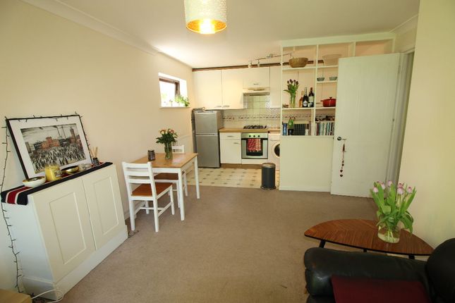 1 bed property, in Oakfields, £145,000
