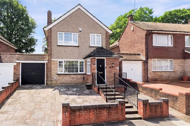 3 bed property, in Chalet Close, £550,000