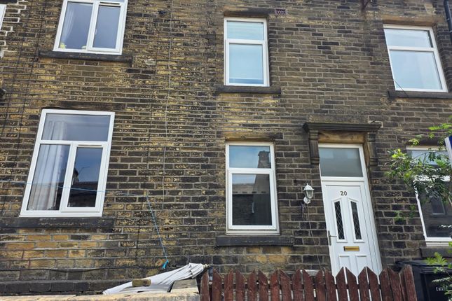 3 bed property, in Alma Street, £105,000