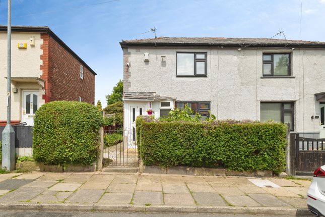 2 bed property, in St Annes Drive, £240,000